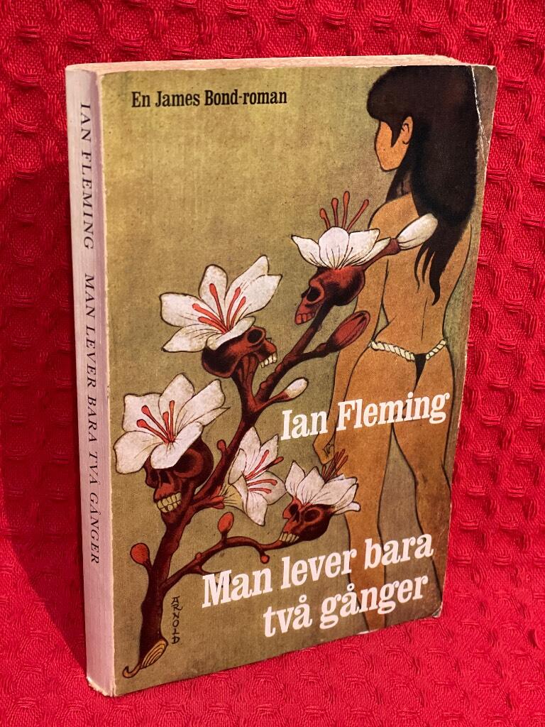 Man lever bara två gånger av Ian Fleming - omslag