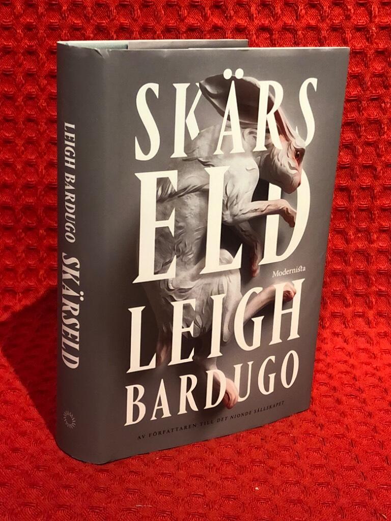 Skärseld av Leigh Bardugo - omslag