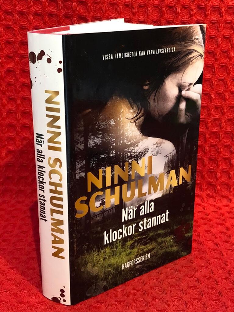 När alla klockor stannat av Ninni Schulman - omslag