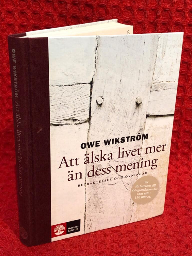 Att älska livet mer än dess mening : betraktelser och övningar av Owe Wikström - omslag
