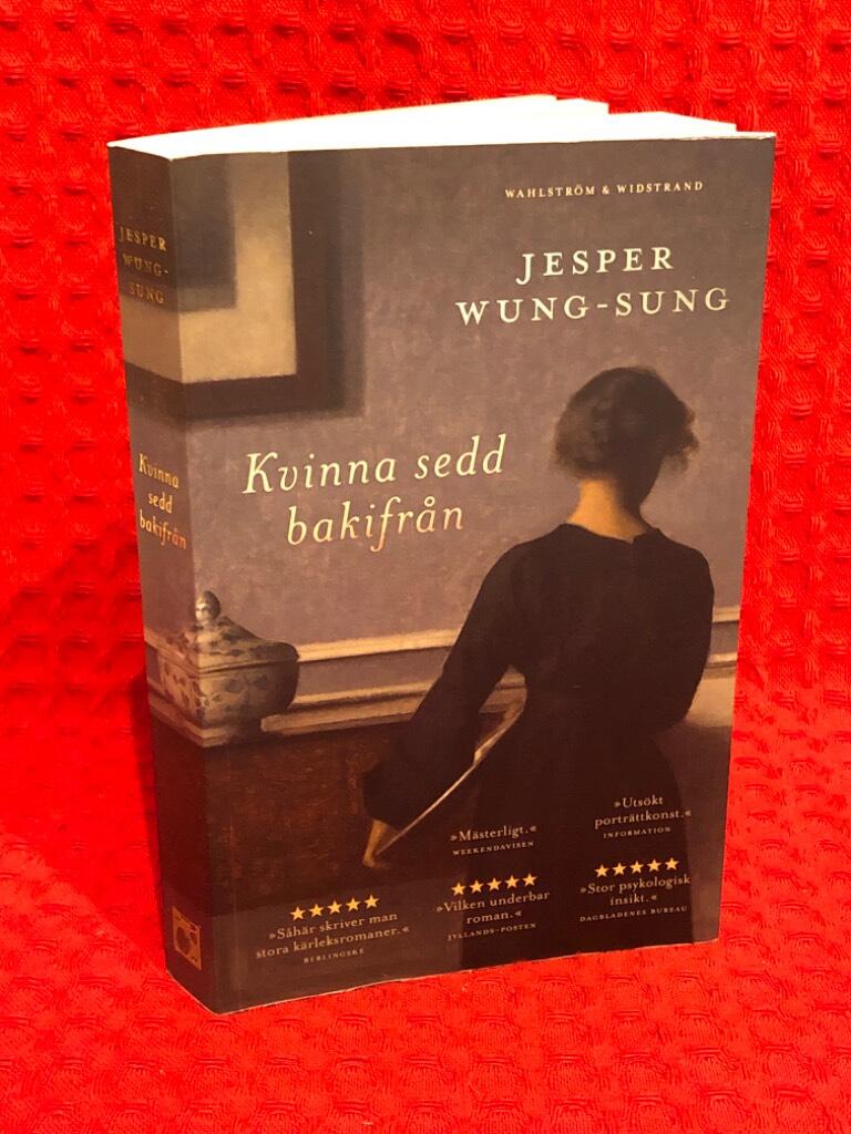 Kvinna sedd bakifrån av Jesper Wung-Sung - omslag