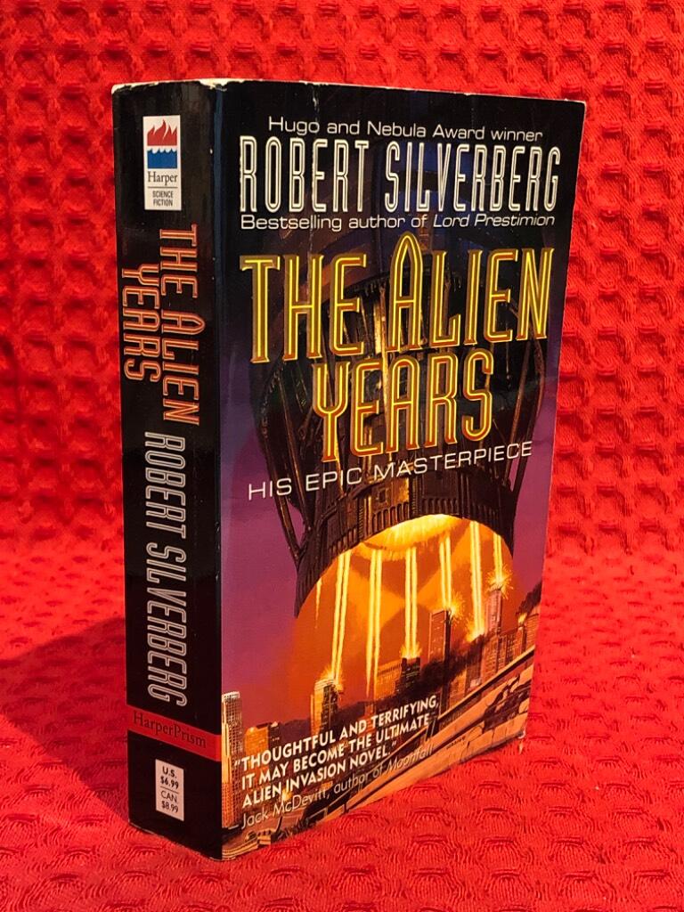 The Alien Years: His Epic Masterpiece av Robert Silverberg - omslag