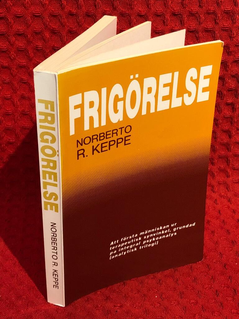 Frigörelse: att förstå människan ur terapeutisk synvinkel, grundad på integral psykoanalys (analytisk trilogi) av Norberto R. Keppe - omslag