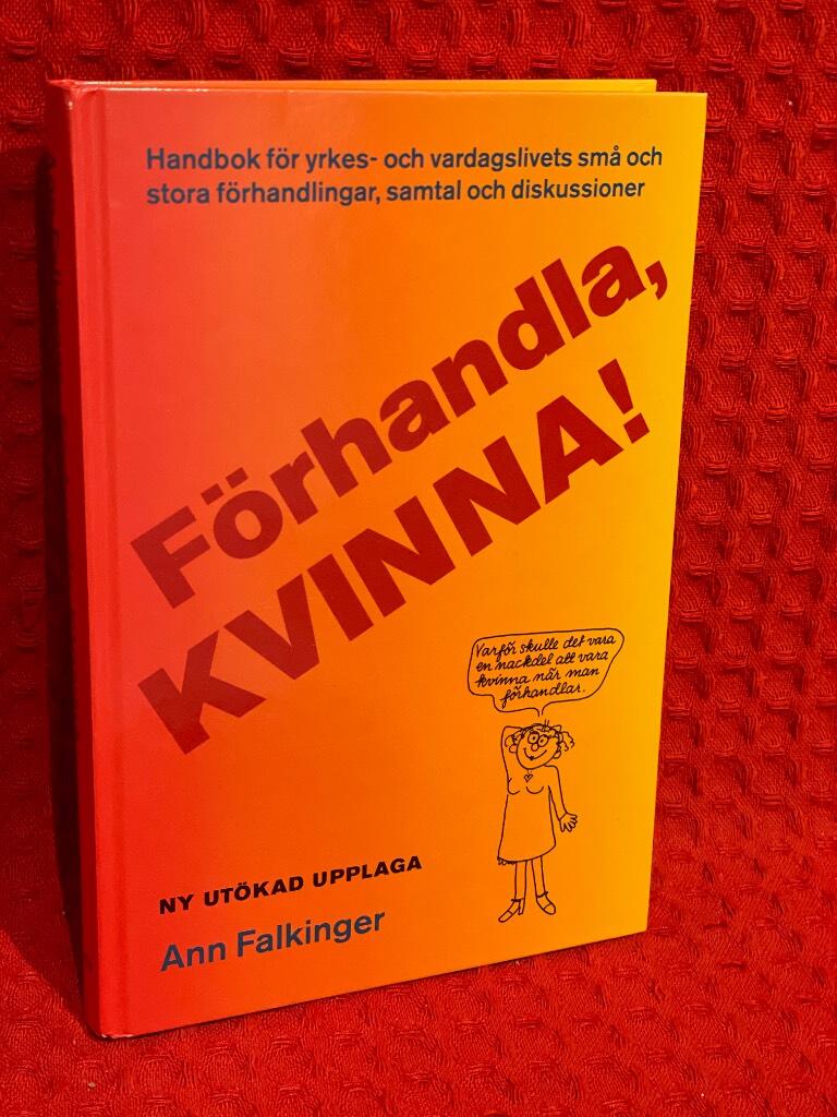Förhandla, kvinna! : handbok för yrkes- och vardagslivets små och stora förhandlingar, samtal och diskussioner av Ann Falkinger - omslag