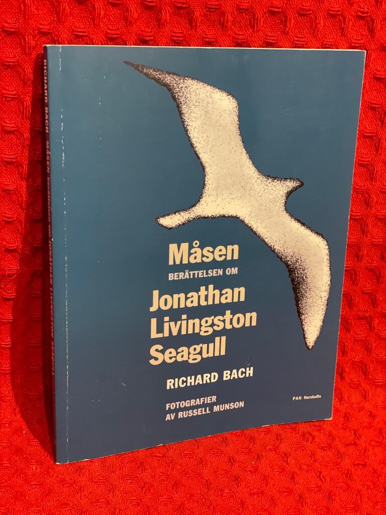 Måsen : Berättelsen om Jonathan Livingston Seagull av Richard Bach - omslag
