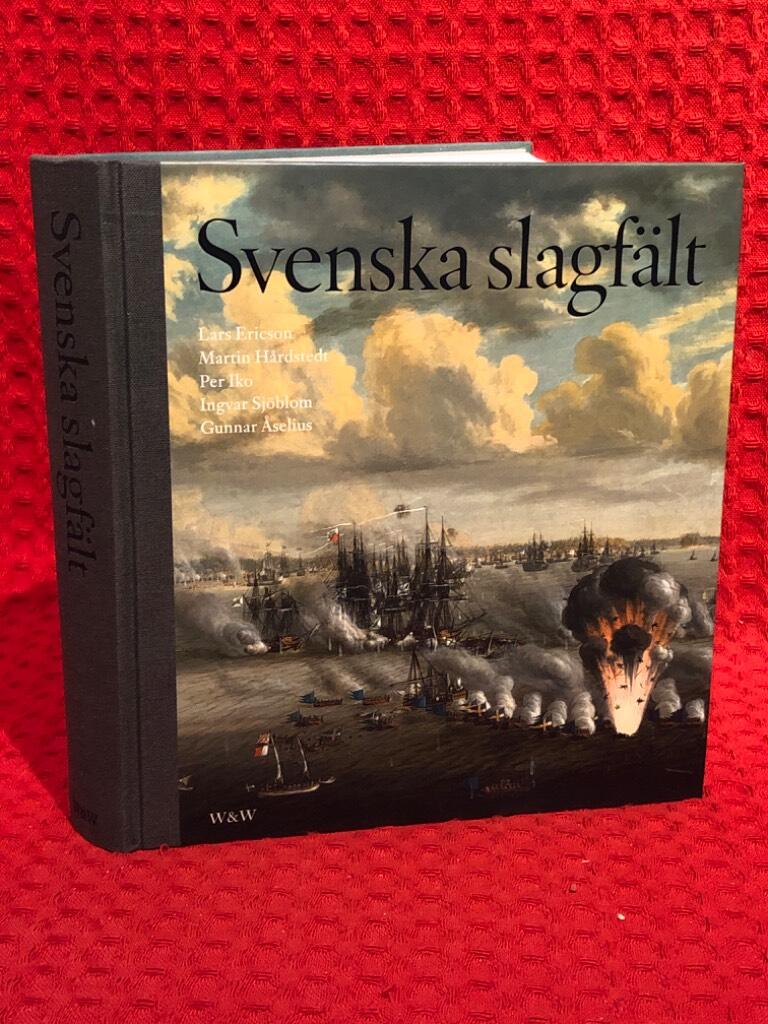 Svenska slagfält av Flera Författare - omslag
