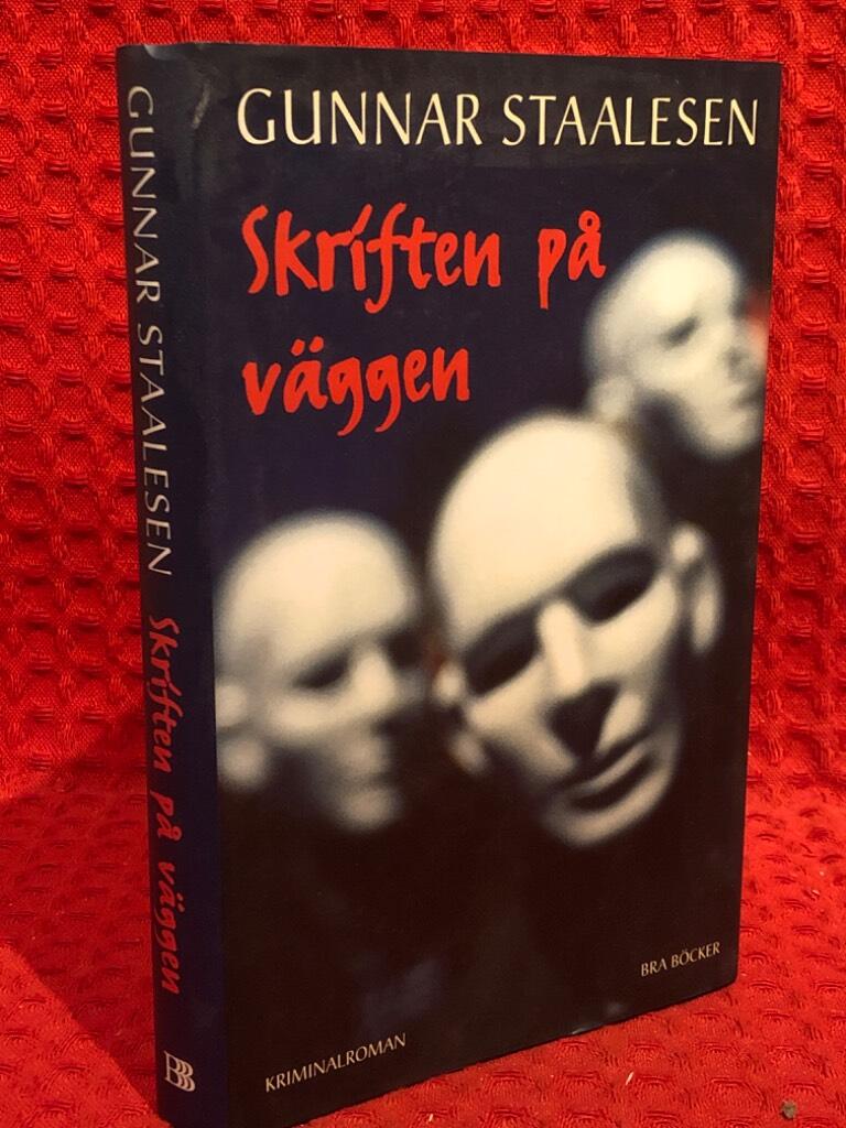 Skriften på väggen av Gunnar Staalesen - omslag