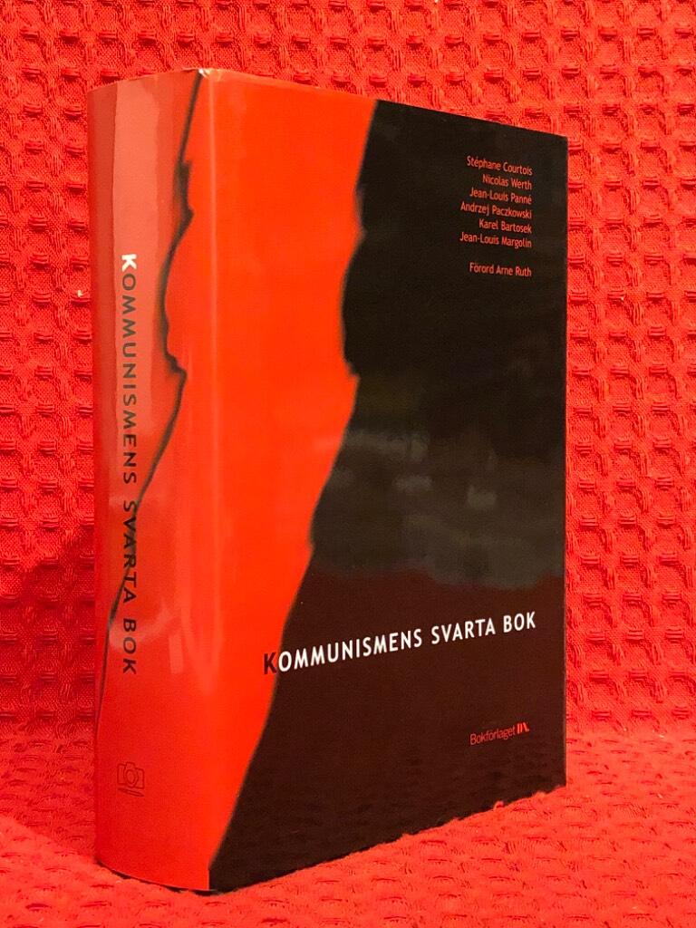 Kommunismens svarta bok av Stéphane Courtois - omslag