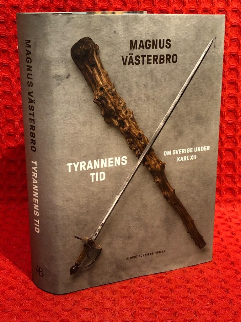 Tyrannens tid : om Sverige under Karl XII av Magnus Västerbro - omslag