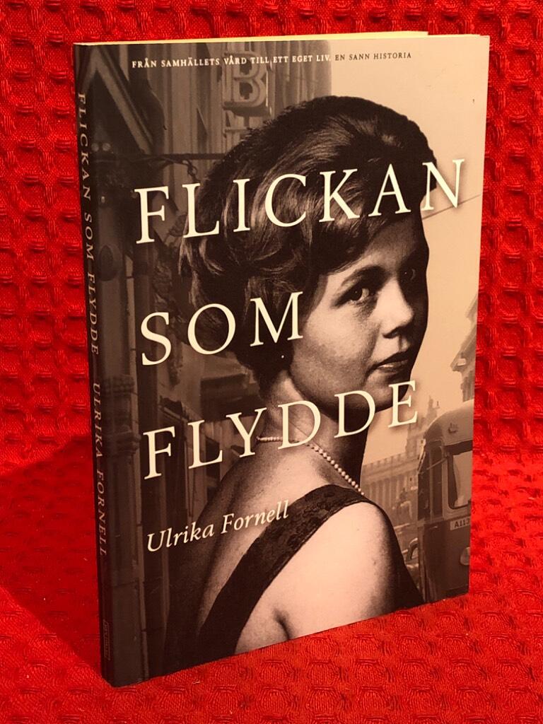 Flickan som flydde av Ulrika Fornell - omslag