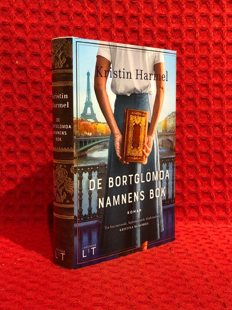 De bortglömda namnens bok av Kristin Harmel - omslag