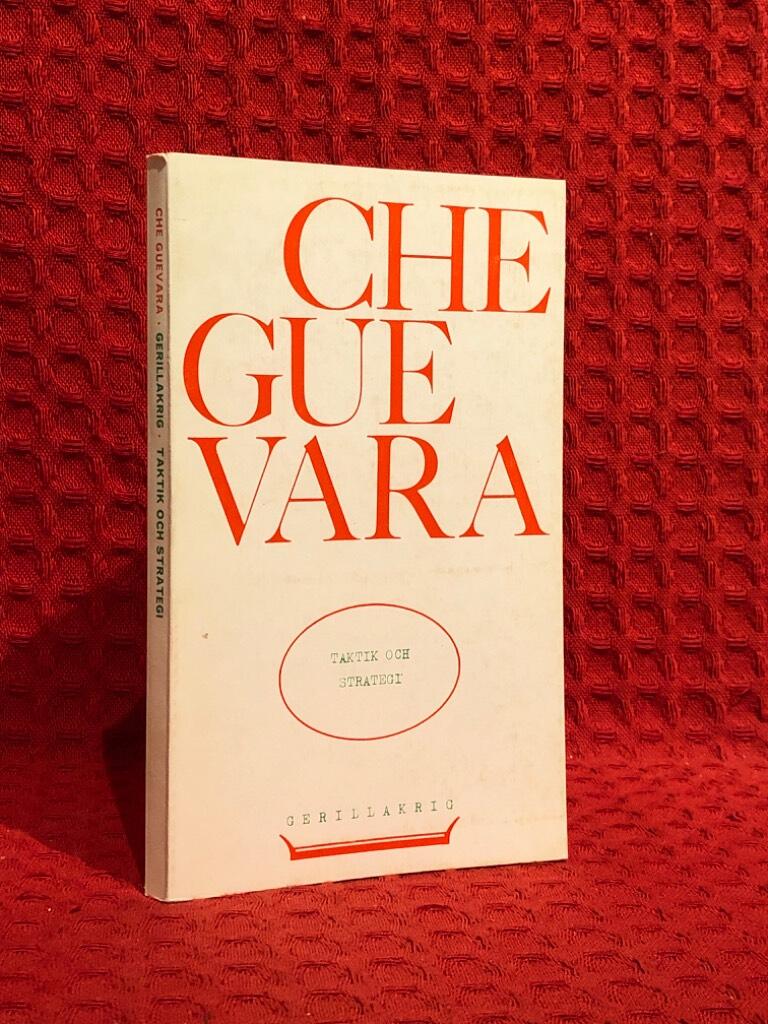 Guerillakrig av Ernesto Che Guevara - omslag