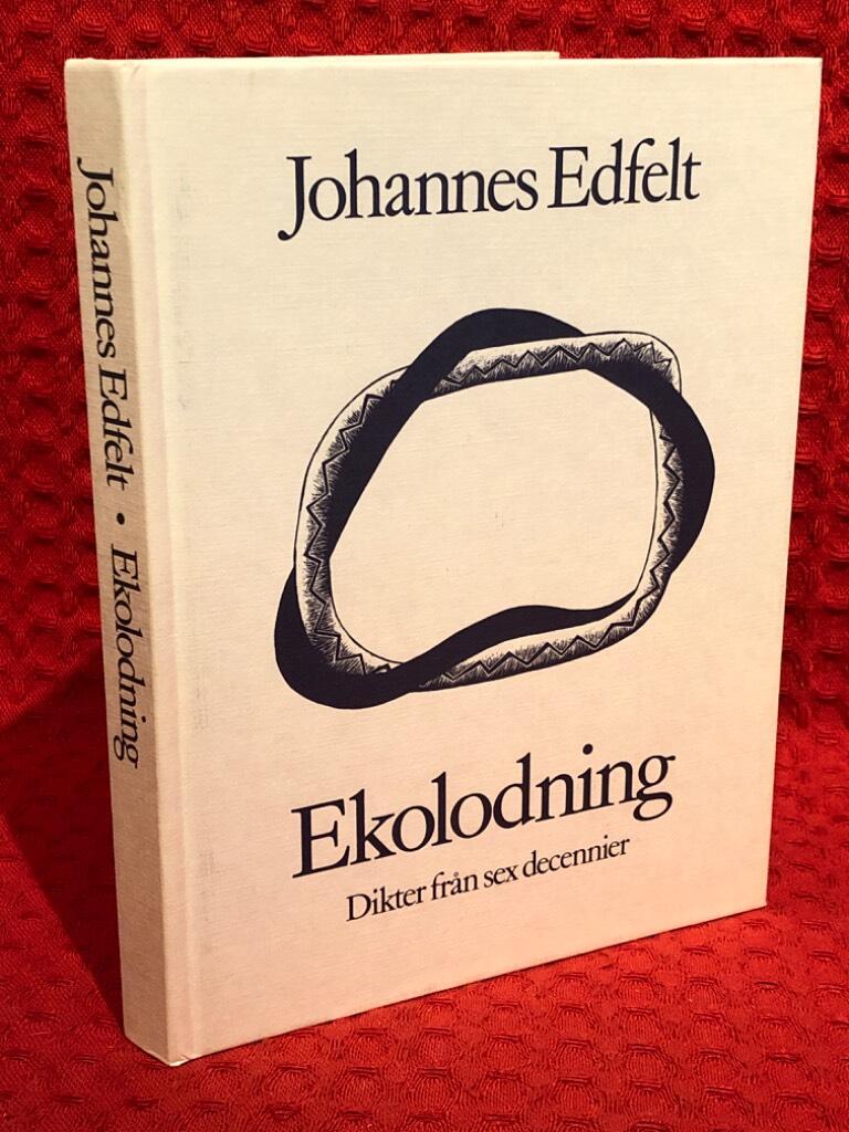 Ekolodning dikter från sex decennier av Johannes Edfelt - omslag