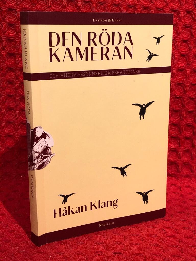 Den röda kameran : och andra besynnerliga berättelser av Håkan Klang - omslag