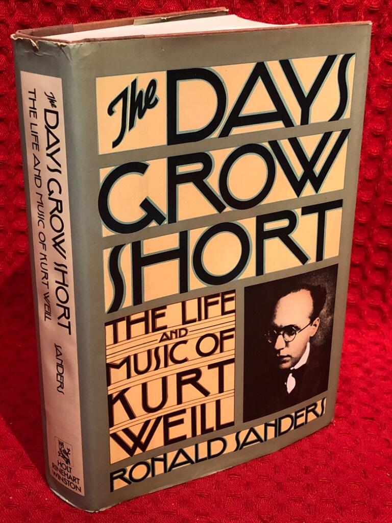 The days grow short : the life and music of Kurt Weill av Ronald Sanders - omslag
