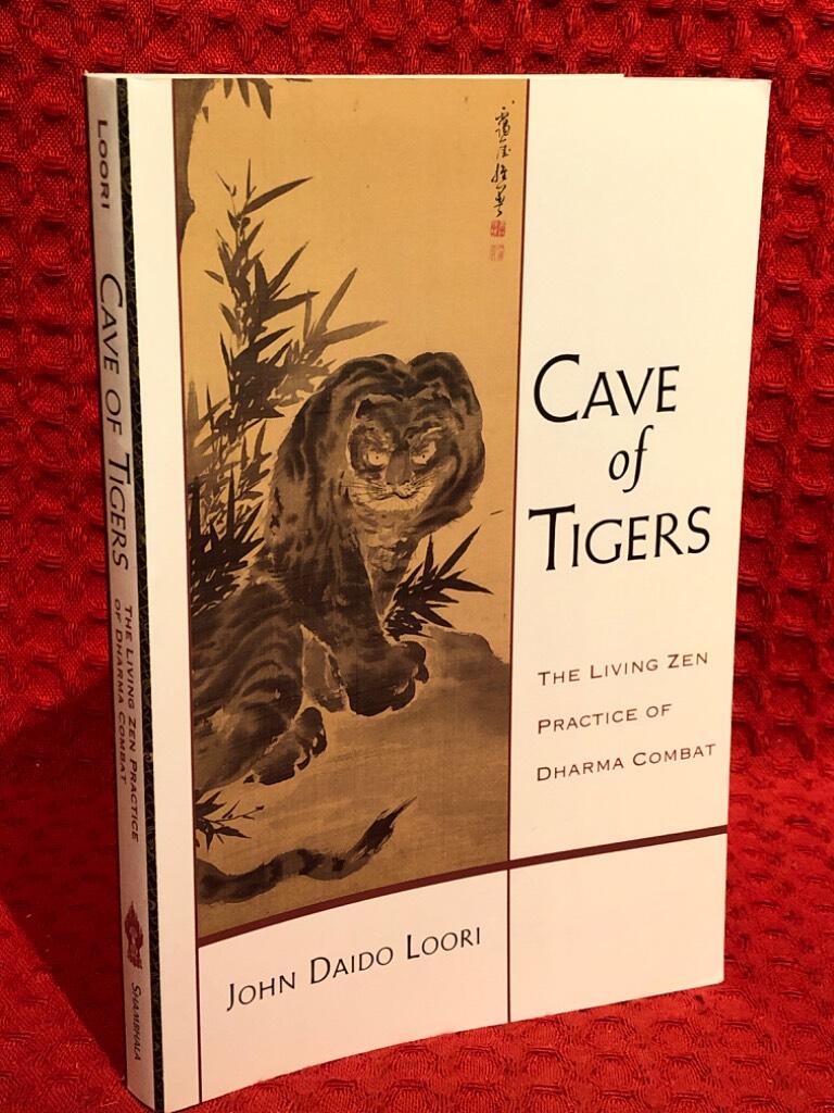 Cave of tigers av John Daido Loori - omslag