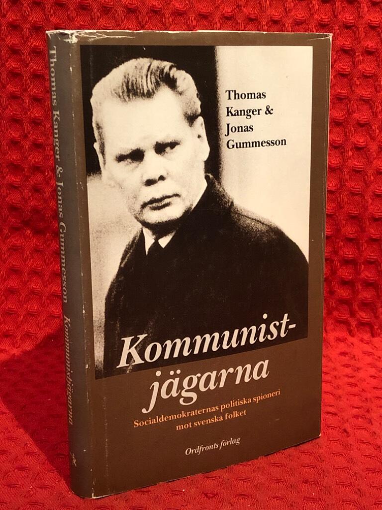 Kommunistjägarna : socialdemokraternas politiska spioneri mot svenska folket av Thomas Kanger - omslag
