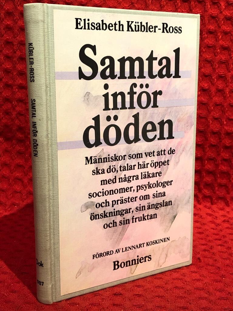 Samtal inför döden : [människor som vet att de ska dö, talar här öppet med några läkare, socionomer, psykologer och präster om sina önskningar, sin ängslan och sin fruktan] av Elisabeth Kübler-Ross - omslag