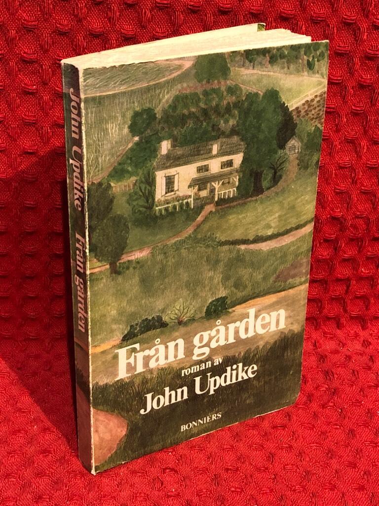 Från gården av John Updike - omslag