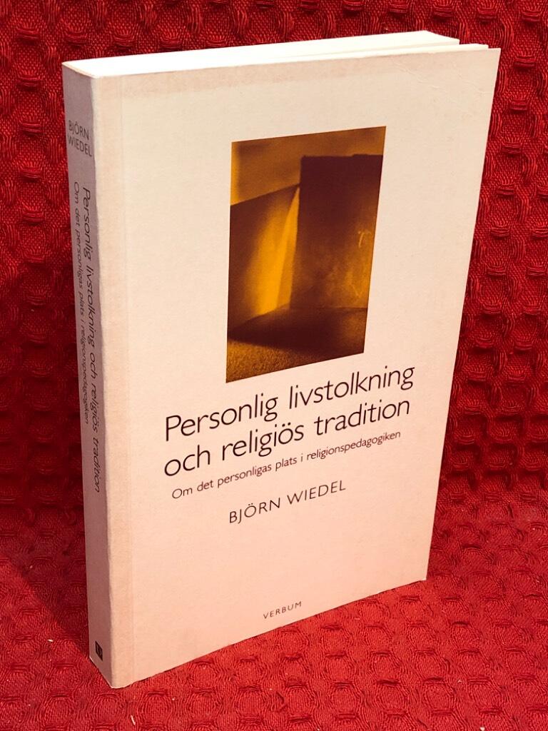 Personlig livstolkning och religiös tradition : om det personligas plats i religionspedagogiken av Björn Wiedel - omslag