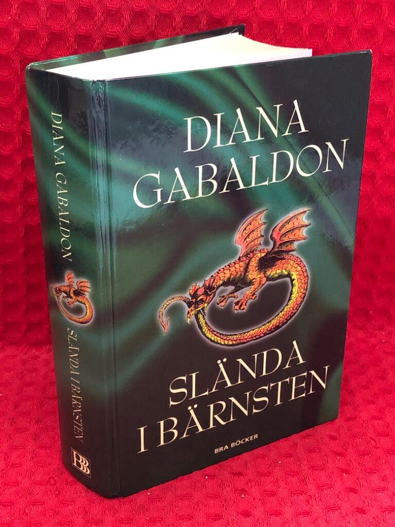 Slända i bärnsten av Diana Gabaldon - omslag