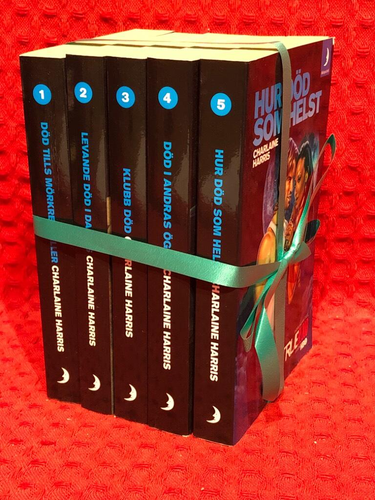 Bokpaket: Sookie Stackhouse serien 1-5 av Charlaine Harris - omslag