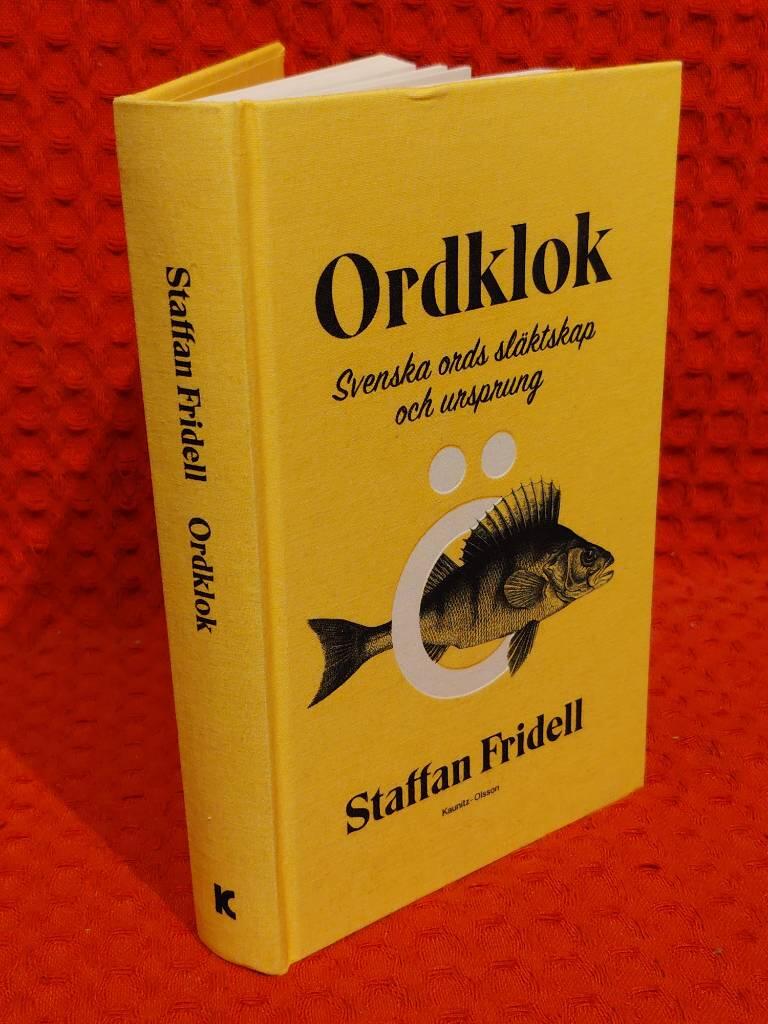 Ordklok : svenska ords släktskap och ursprung av Staffan Fridell - omslag