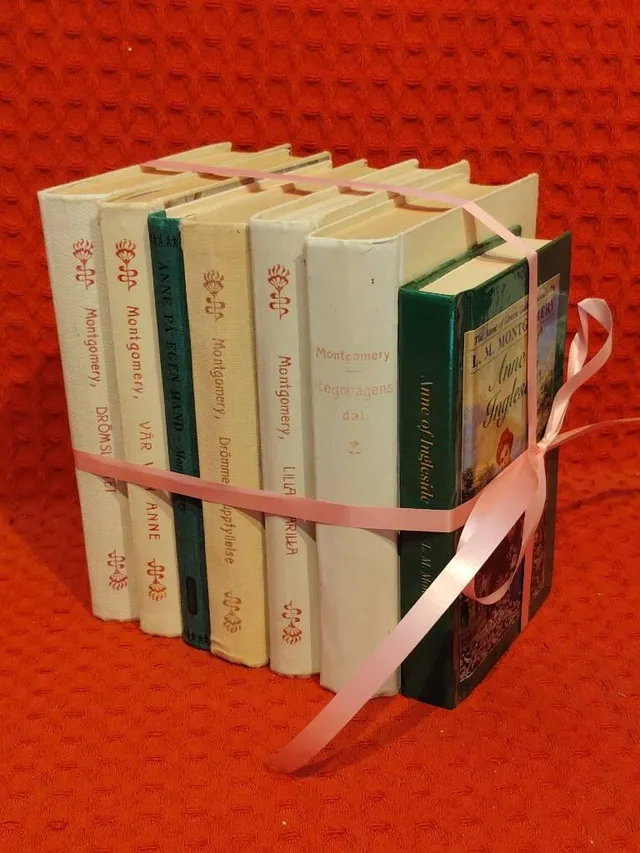 Bokpaket: Böcker i serien Anne på Grönkulla av L. M. Montgomery - omslag