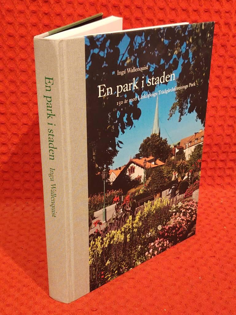 En park i staden - 150 år med Linköpings trädgårdsförenings park av Inga Wallenquist - omslag