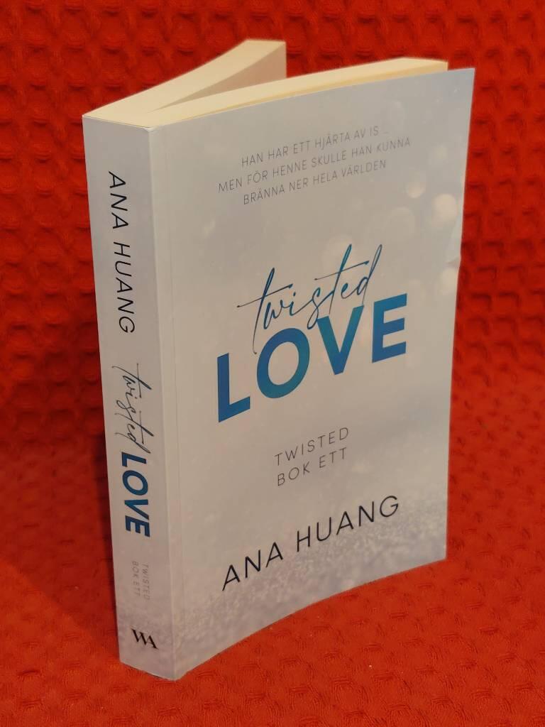 Twisted Love av Ana Huang - omslag