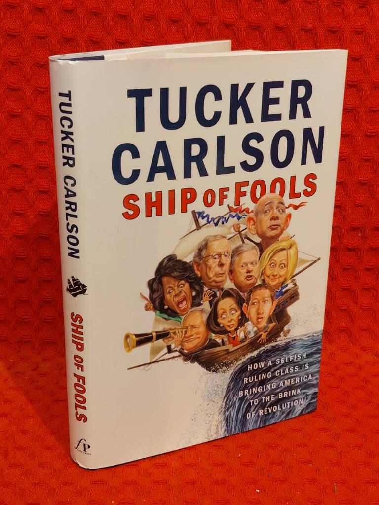 Ship of fools how a selfish ruling class is bringing America to the brink of revolution av Tucker Carlson - omslag