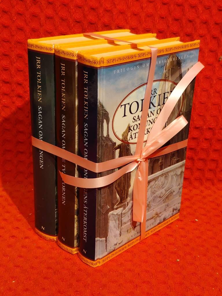 Bokpaket: Sagan om ringen trilogin av J. R. R Tolkien - omslag