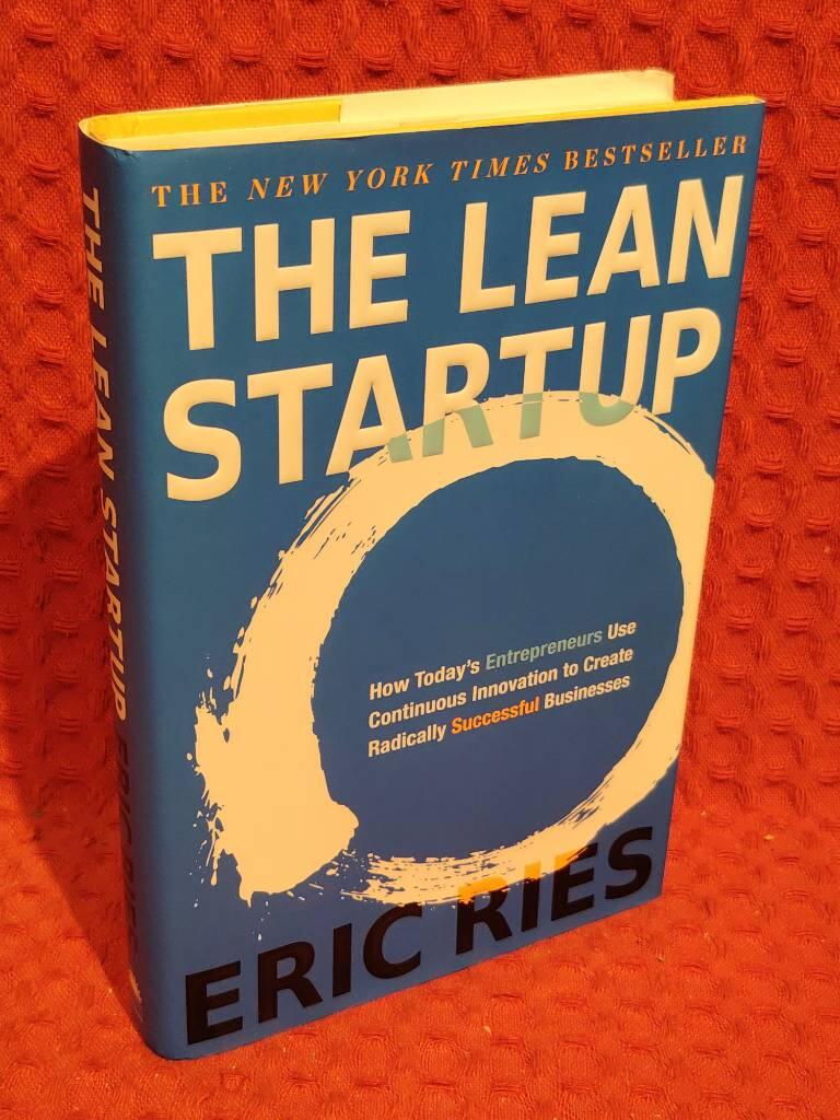 The lean startup : How today's entrepreneurs use continuous innovation to create radically successful businesses av Eric Ries - omslag