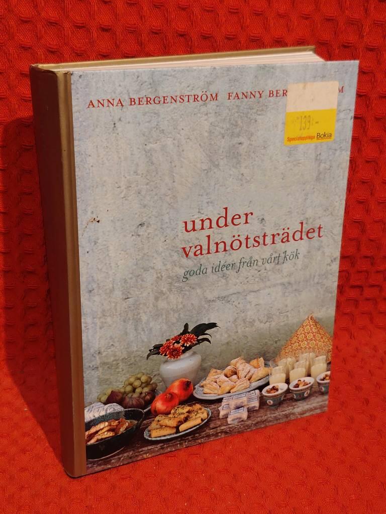 Under Valnötsträdet : goda idéer från vårt kök av Anna Bergenström - omslag