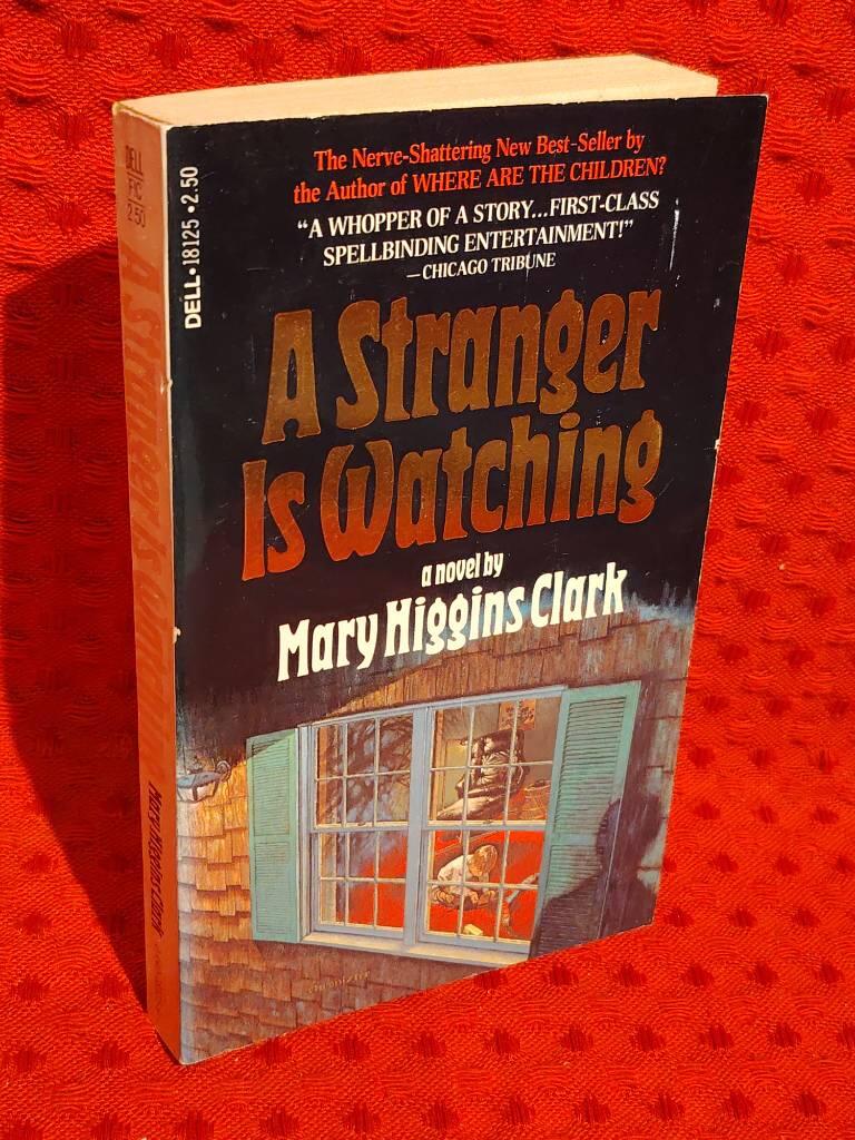 A stranger is watching av Mary Higgins Clark - omslag