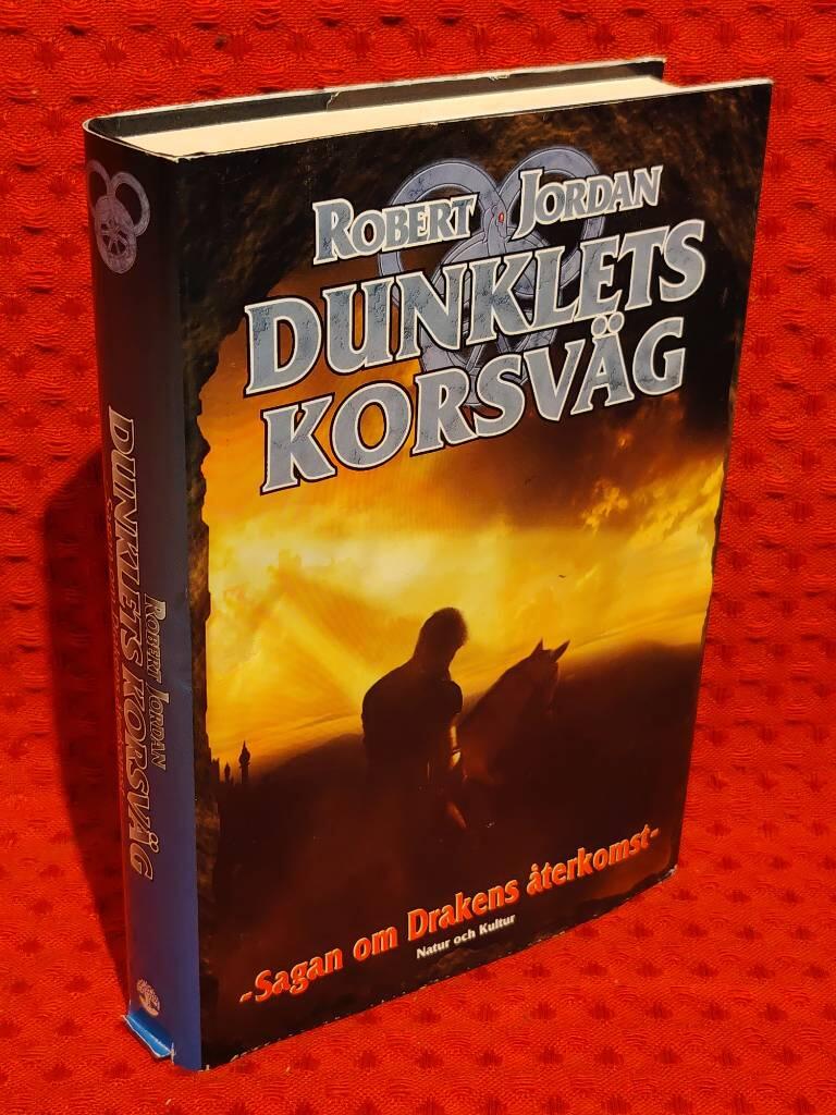 Sagan om drakens återkomst : Bok 19. Dunklets korsväg av Robert Jordan - omslag