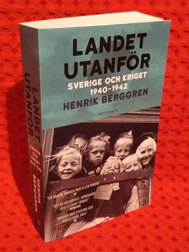 Landet utanför : Sverige och kriget 1940-1942 av Henrik Berggren - omslag