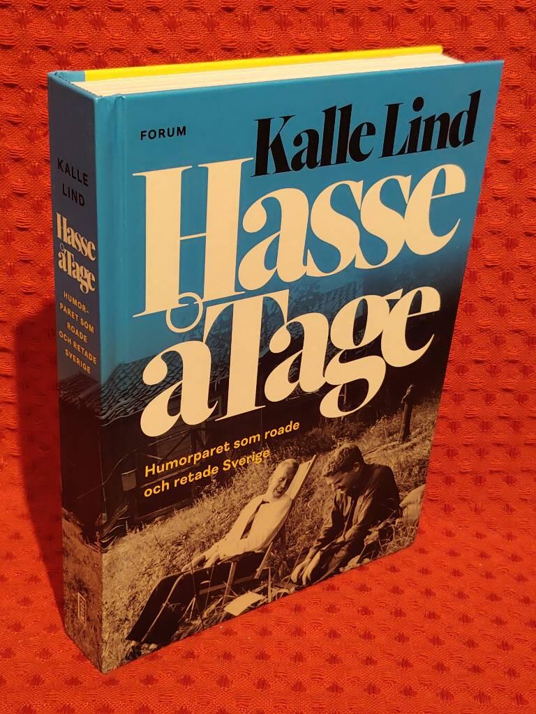 HasseåTage : humorparet som roade och retade Sverige av Kalle Lind - omslag