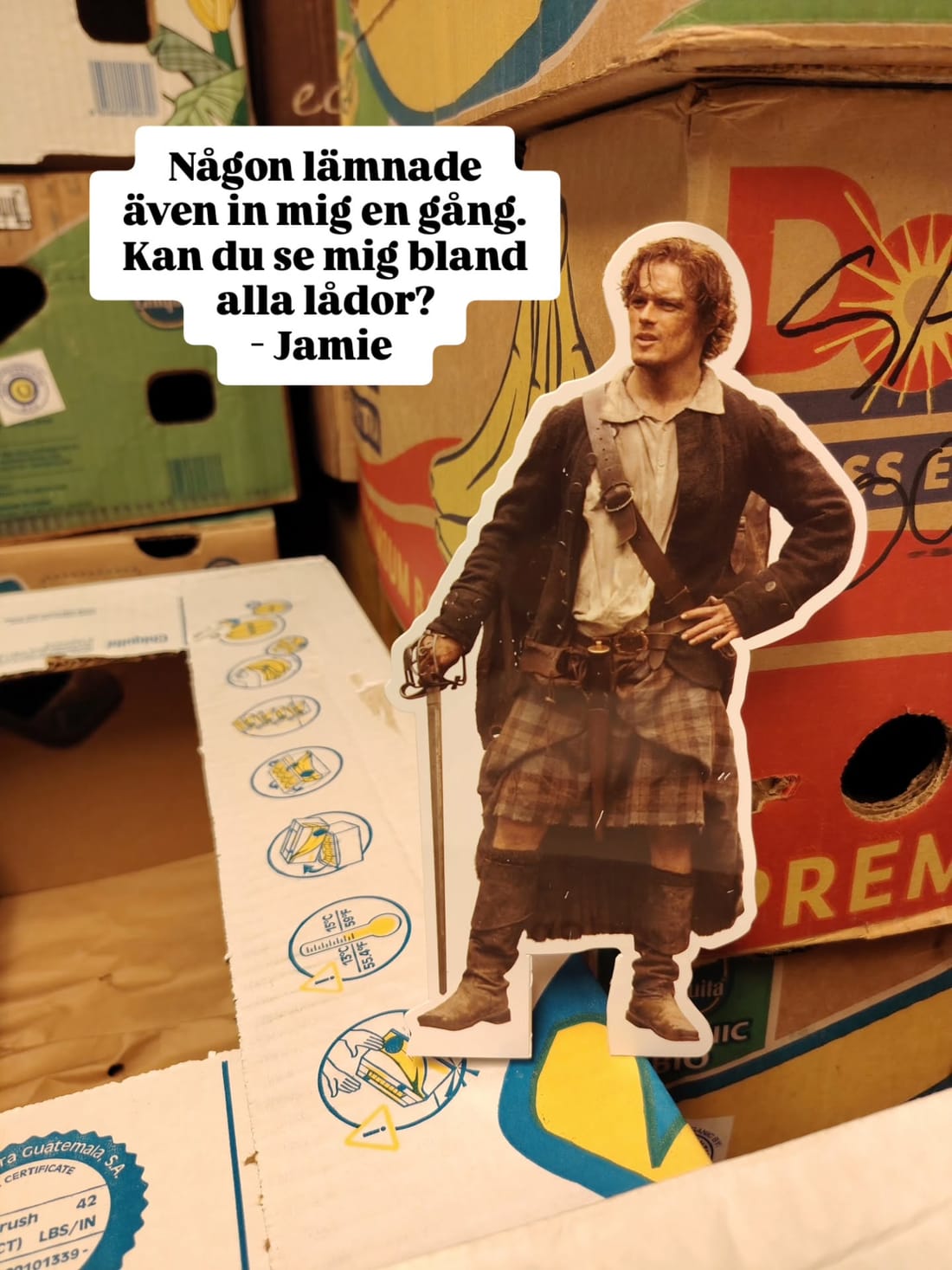 Inlämnade böcker i lådor i butiken