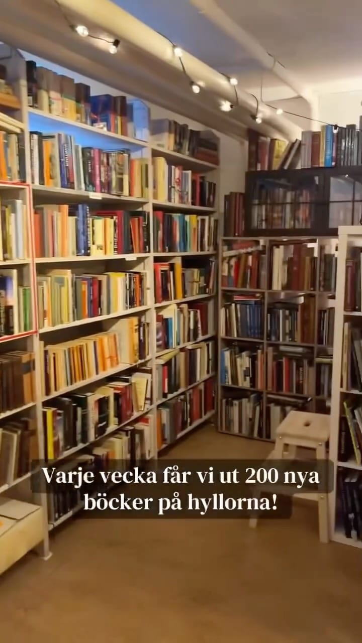 Hyllorna i butiken där nya böcker kommer ut varje vecka