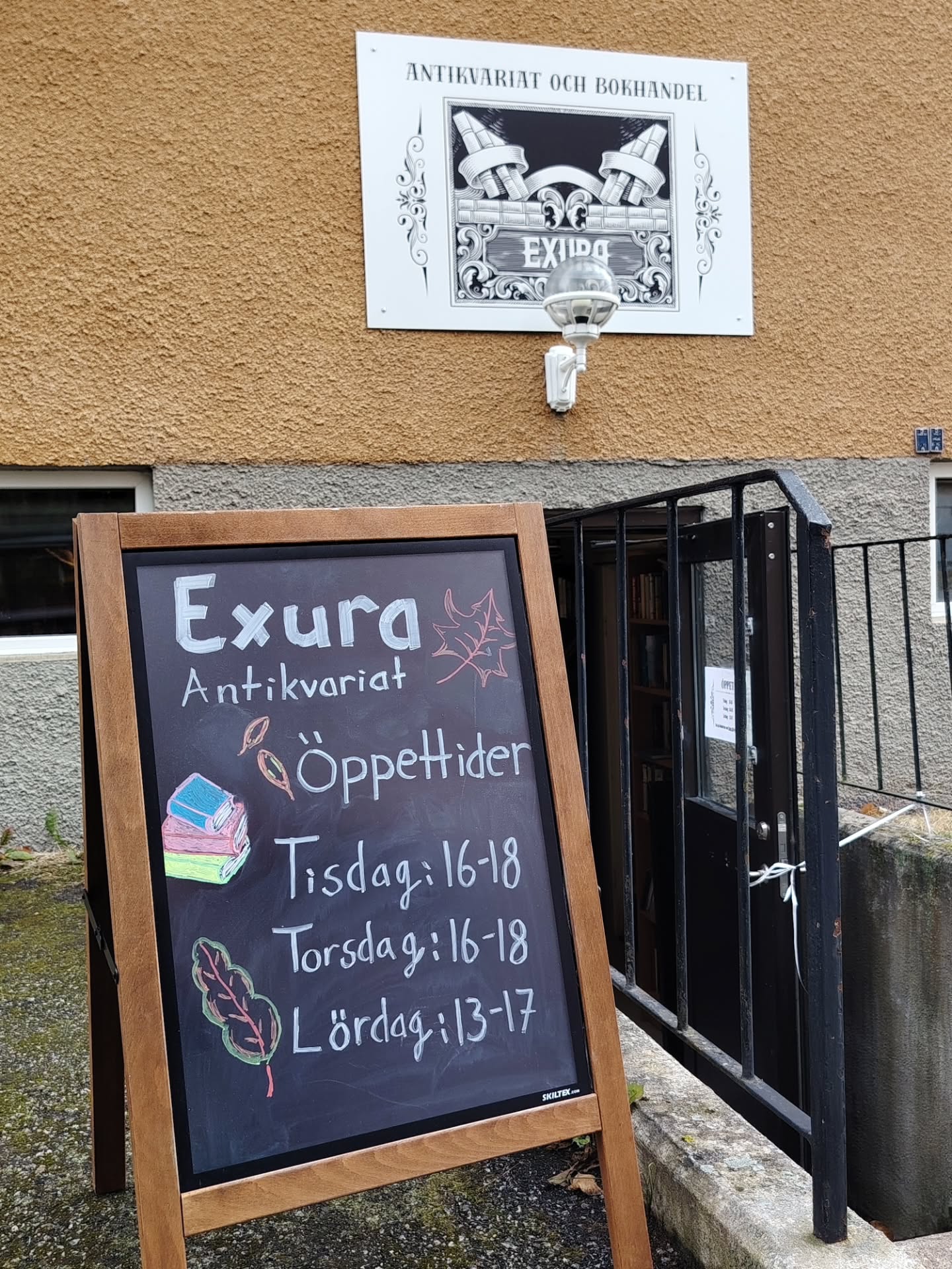 Med fullproppade hyllor och nya öppettider kan vi ÄNTLIGEN välkomna er här ner till oss igen! Som vi har längtat!!